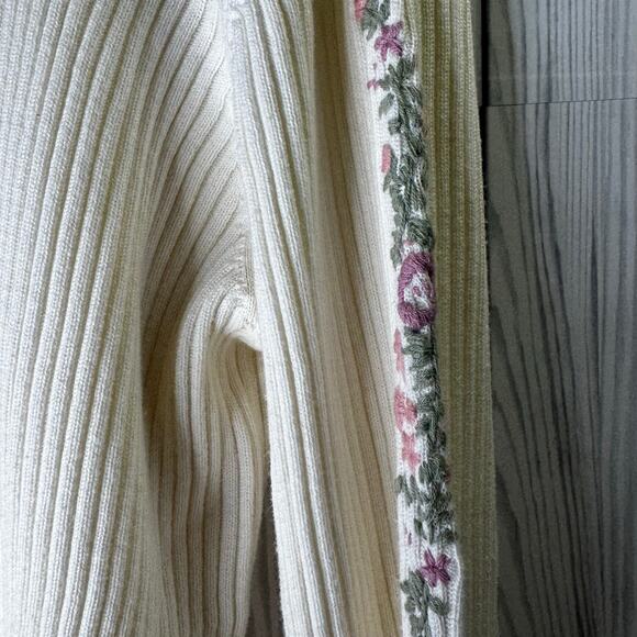 Vintage Y2K St. John’s Bay Ivory Ribbed Turtleneck Embroidered Sleeves XL - Picture 3 of 7